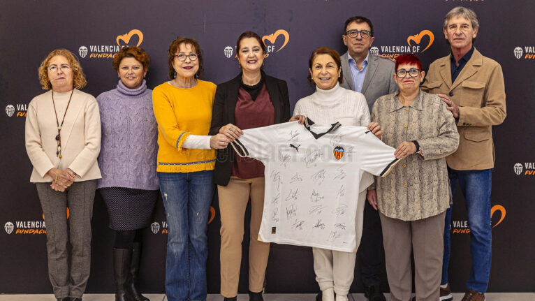 Amunt Contra El C Ncer Sortear Una Camiseta Firmada Por El Valencia