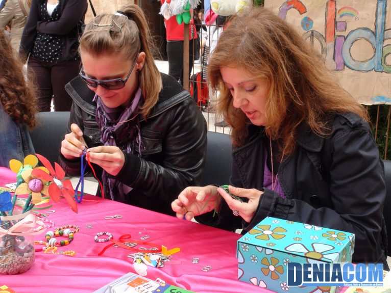 Colaboración en el Mercadillo Solidario de Llunàtics