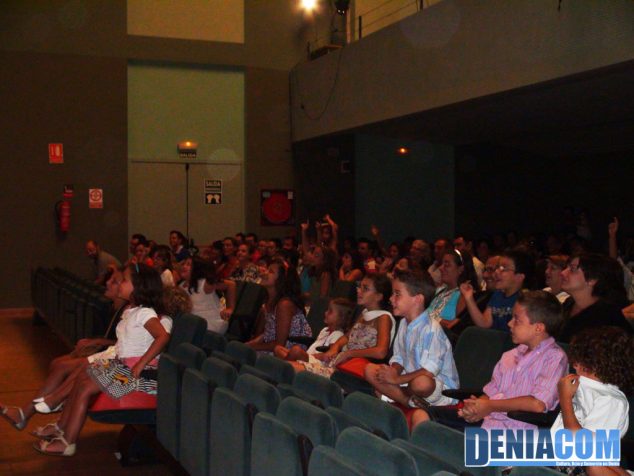 Público asistente al espectáculo infantil musical de Baix la Mar