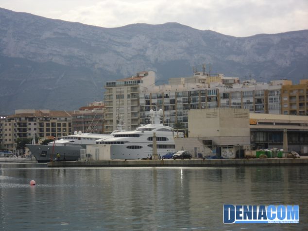 Puerto de Dénia Yates en el puerto