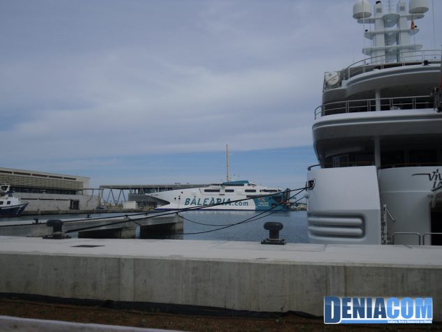 Puerto de Dénia desde la explanada Cervantes