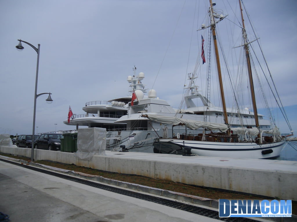 Puerto de Dénia – Goleta atracada en Dénia