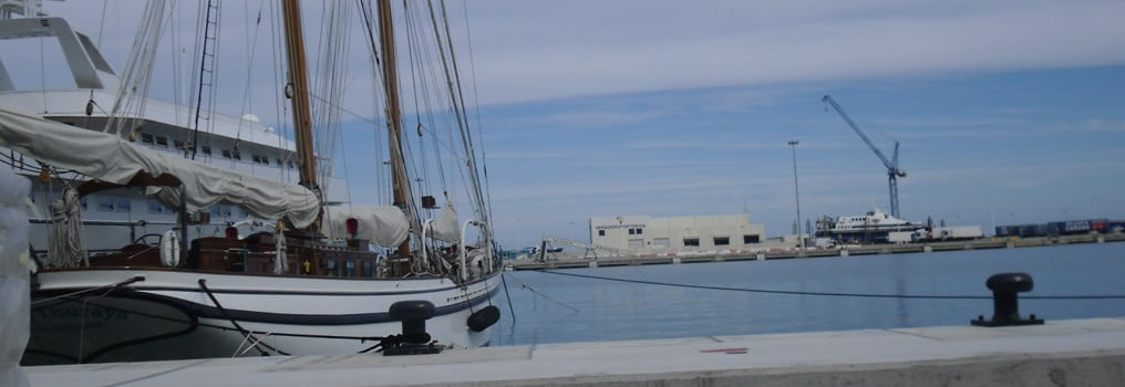 Puerto de Dénia – Megayates y goleta