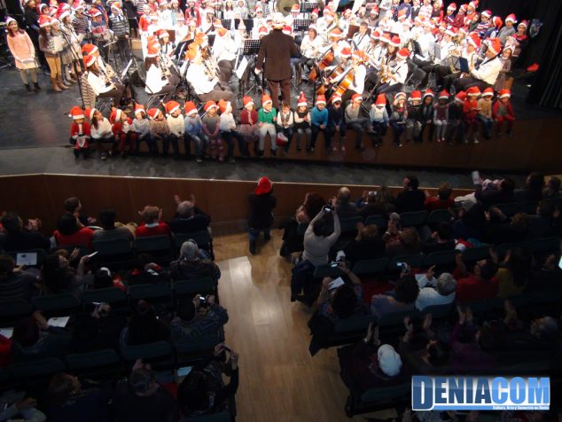 23 Concierto de Navidad de la Banda Juvenil de Dénia Aplausos del público