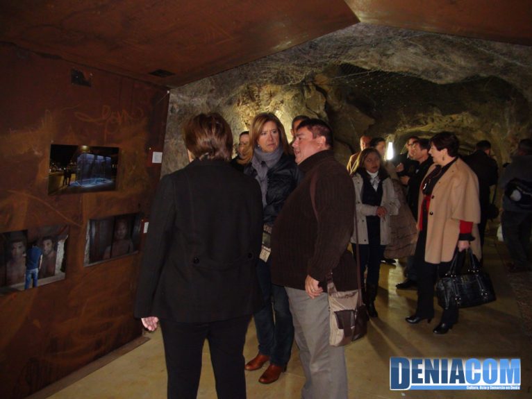 28 Exposiciòn solidaria en favor de Ludai en el Túnel del Castillo de Dénia