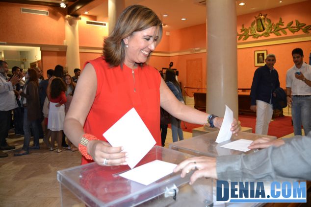 Elección de las nuevas Falleras Mayores de Dénia Sara Femenía y Paloma Mengual 07