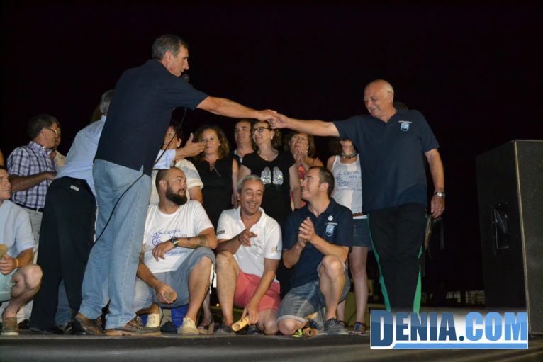 Entrega de pergaminos en la cena de asociaciones de la Mare de Déu