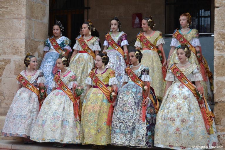 Corte de honor de la Fallera Mayor Infantil de Dénia