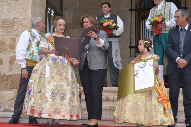 32 Entrega de los nombramientos oficiales a las Falleras Mayores de Dénia 2015