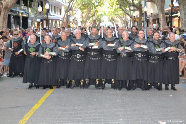 07 Desfile de gala Dénia 2014 Filà Cavallers del Men Fot