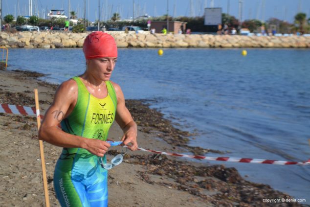 María Fornés segunda entrando en el mar