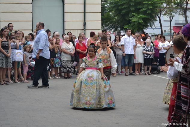 01 Presentación infantil Les Roques 2015 Gabriela Baessa y Adrián Cucarella