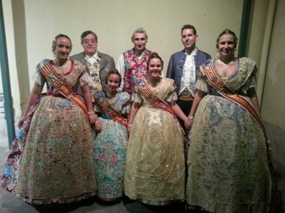 Carla y Candela con las Falleras Mayores de Sagunto