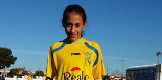 Fiamma Benitéz con la camiseta de la EMF Dénia