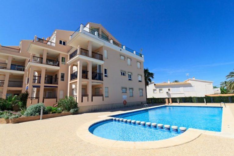 apartamento-viviendas-y-bienestar-piscina