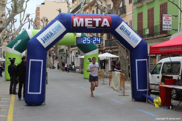 100 2º Marcha Solidaria Deniacom a favor del CEE Raquel Payà llegada a meta