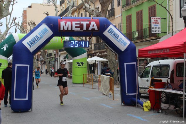 103 2º Marcha Solidaria Deniacom a favor del CEE Raquel Payà llegada a meta