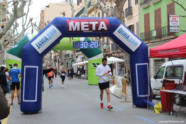 139 2º Marcha Solidaria Deniacom a favor del CEE Raquel Payà llegada a meta