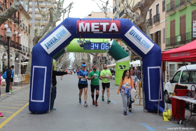 171 2º Marcha Solidaria Deniacom a favor del CEE Raquel Payà llegada a meta