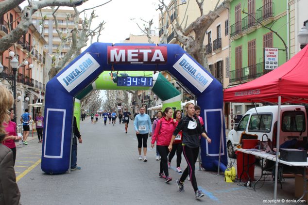 176 2º Marcha Solidaria Deniacom a favor del CEE Raquel Payà llegada a meta