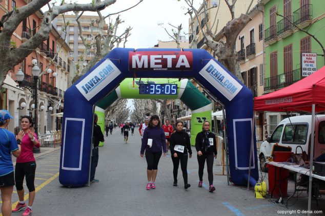 179 2º Marcha Solidaria Deniacom a favor del CEE Raquel Payà llegada a meta