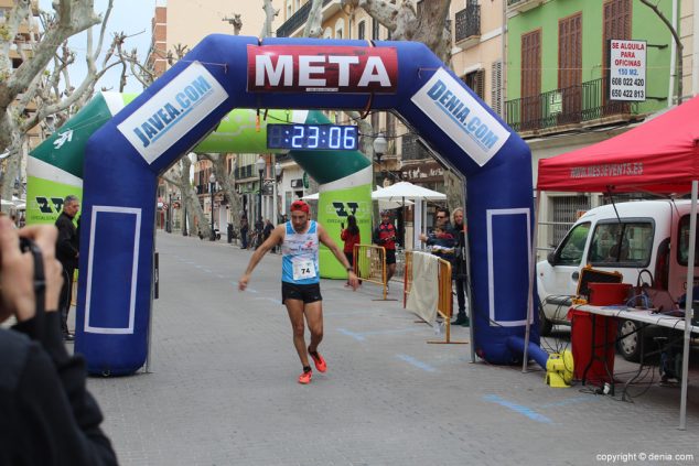 90 2º Marcha Solidaria Deniacom a favor del CEE Raquel Payà llegada a meta