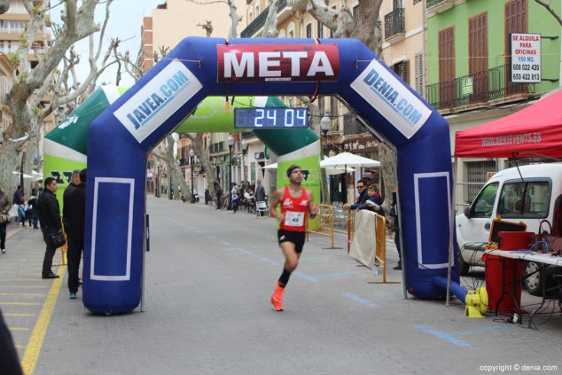 93 2º Marcha Solidaria Deniacom a favor del CEE Raquel Payà llegada a meta