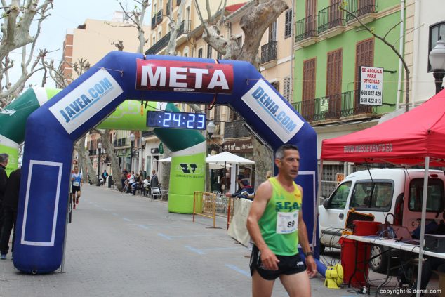 94 2º Marcha Solidaria Deniacom a favor del CEE Raquel Payà llegada a meta