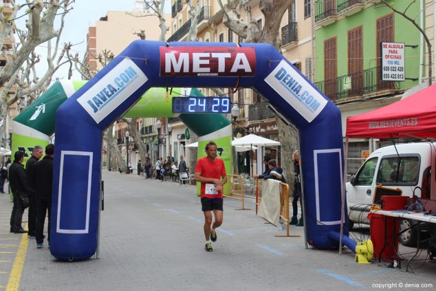 96 2º Marcha Solidaria Deniacom a favor del CEE Raquel Payà llegada a meta