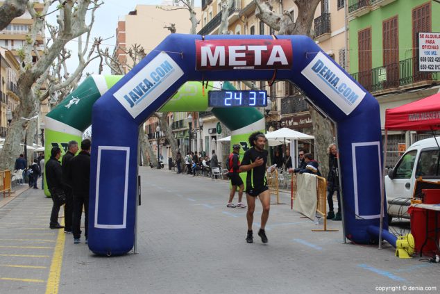 97 2º Marcha Solidaria Deniacom a favor del CEE Raquel Payà llegada a meta