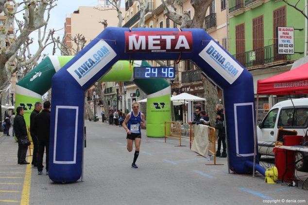 98 2º Marcha Solidaria Deniacom a favor del CEE Raquel Payà llegada a meta