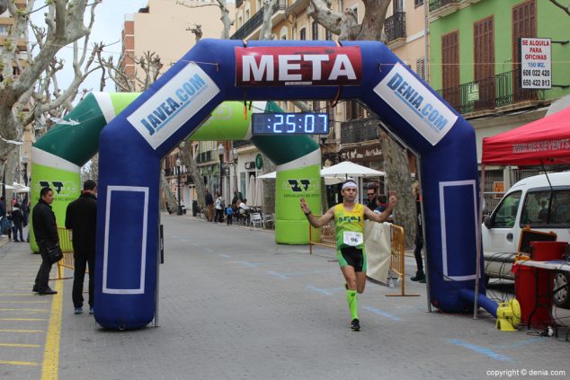 99 2º Marcha Solidaria Deniacom a favor del CEE Raquel Payà llegada a meta