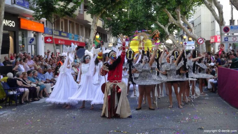 Carrozas Dénia 2015 - Comparsa Baix la Mar