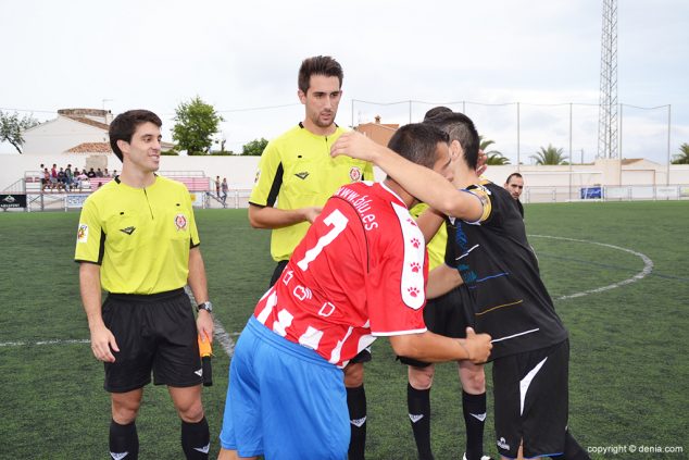 Abrazo entre Javi y Carlos Ribes