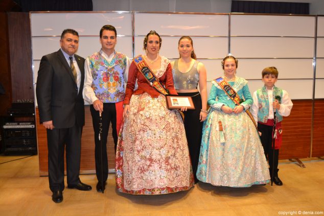 01 Gala 50 Aniversario Falla Saladar Capitán y abanderada cristianos