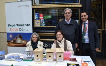 Mesa de la AECC en el Día Mundial Contra el Cáncer