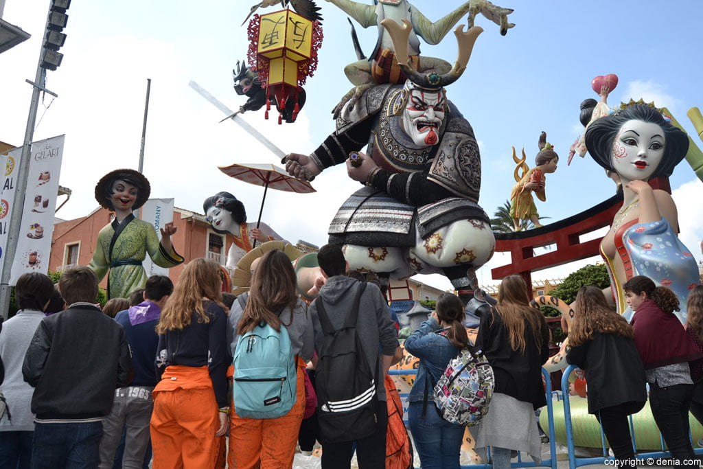 Segundo día de plantà en Dénia – falla Centro