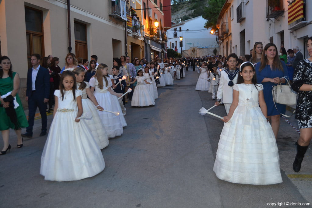 Procesión de la Mare de Déu dels Desemparats 2017 – Niños de comunión