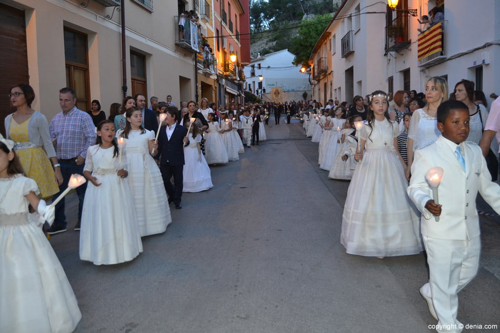 Procesión de la Mare de Déu dels Desemparats 2017 – Niños de comunión