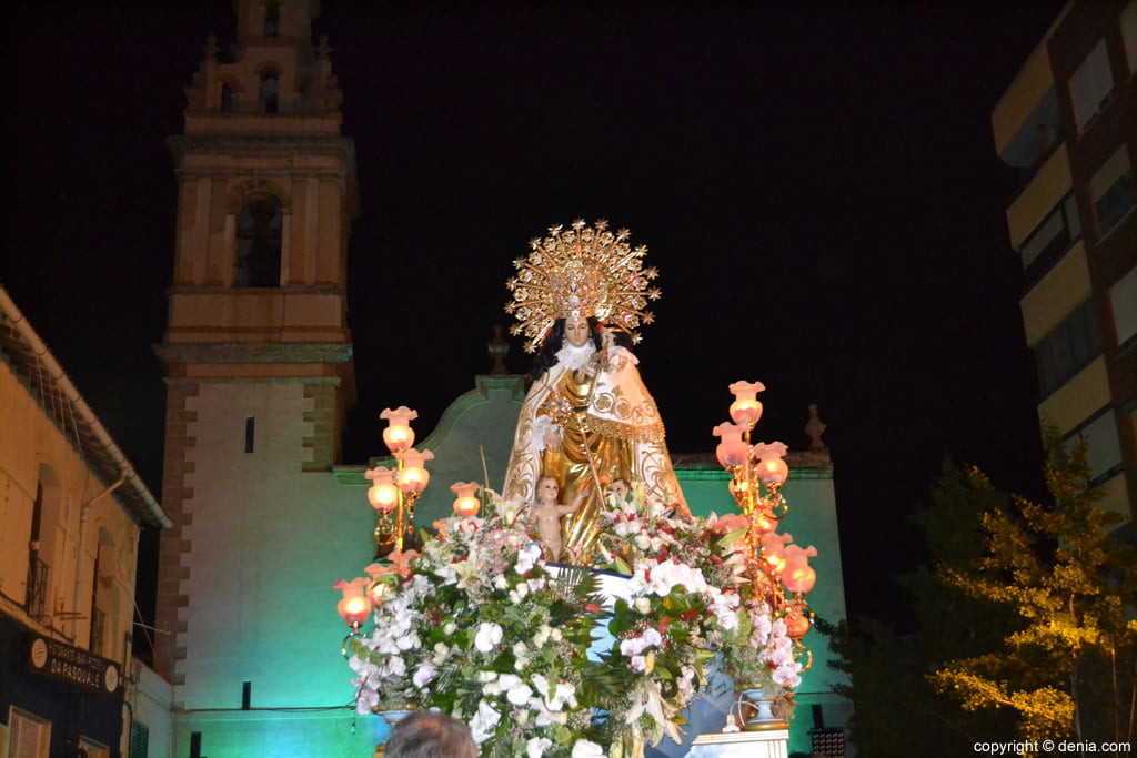 Procesión de la Mare de Déu dels Desemparats 2017 – entrada a la iglesia