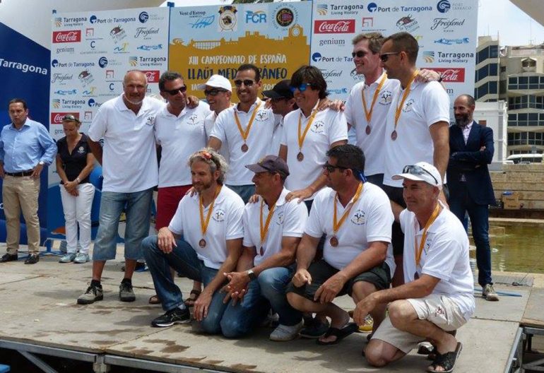 Equipo de Veteranos del Club Rem Marina de Dénia con sus medallas