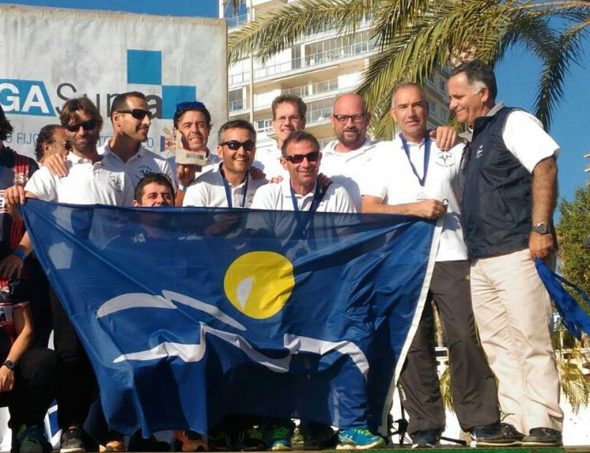 en el podio los veteranos del club rem marina de denia