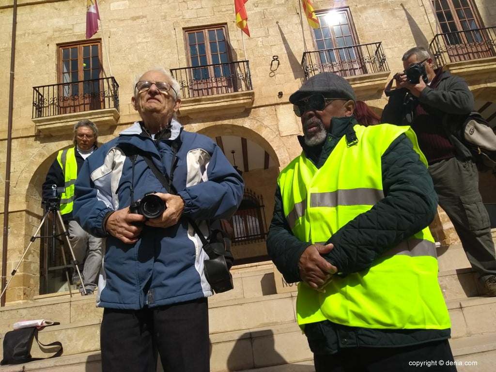 Intervención de jubilados en la concntración de yayoflautas de Dénia