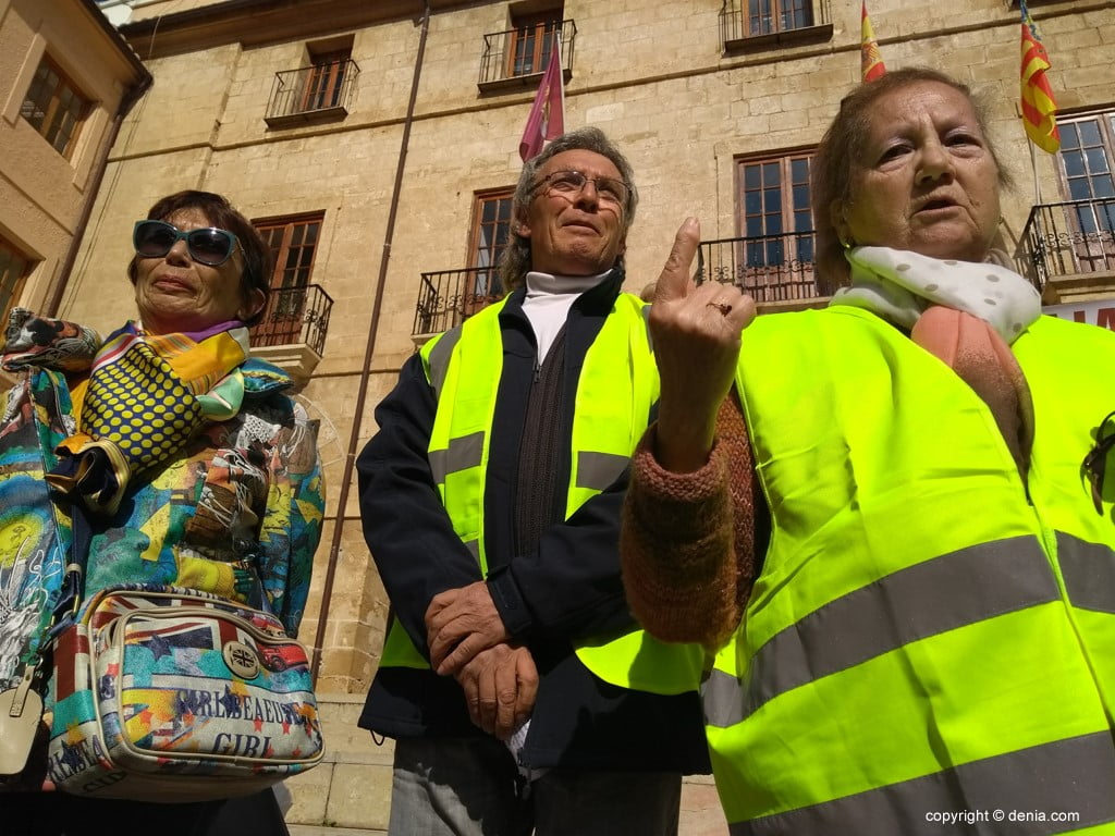 Lectura del manifiesto de los Yayoflautas en Dénia