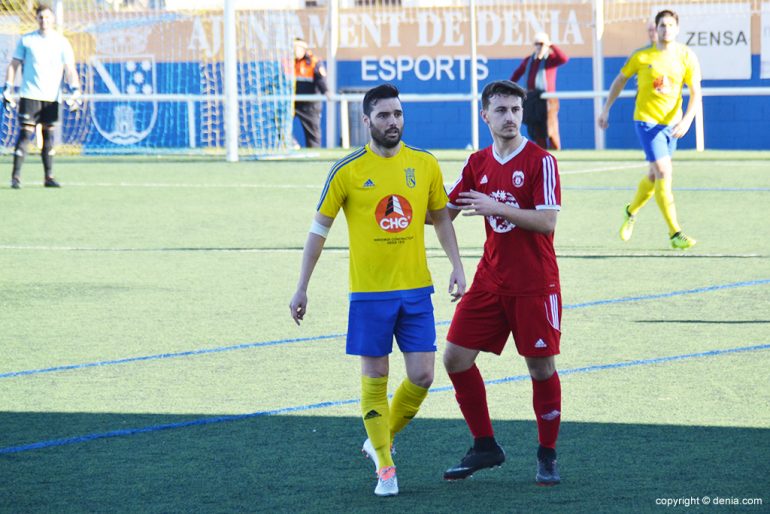 Luis Domenech marcado por un rival