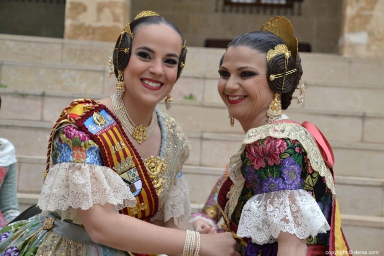 Pleitesias a las falleras mayores de Dénia - Falla Campaments