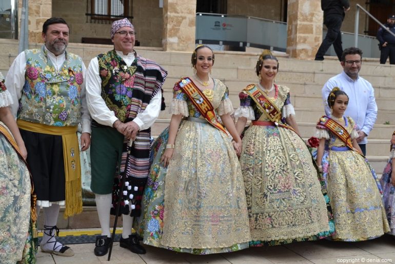 Pleitesias a las falleras mayores de Dénia - Falla Campaments