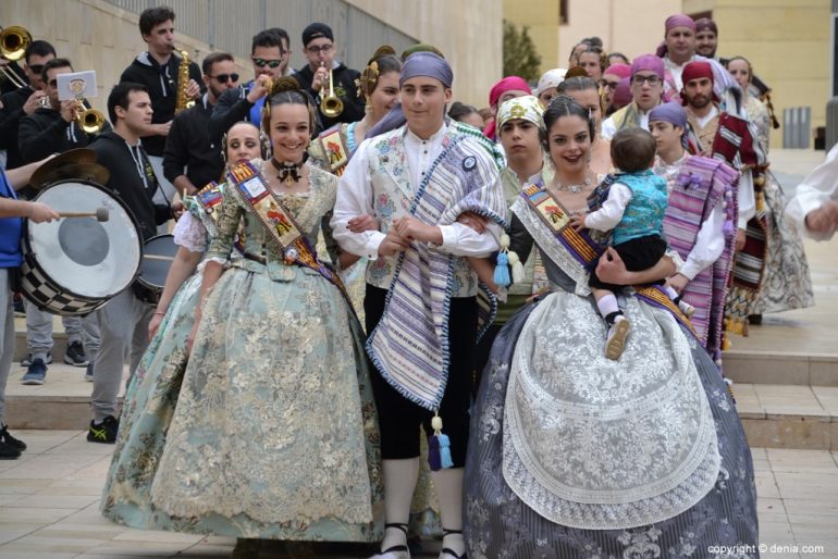 Pleitesias a las falleras mayores de Dénia - Falla Campaments