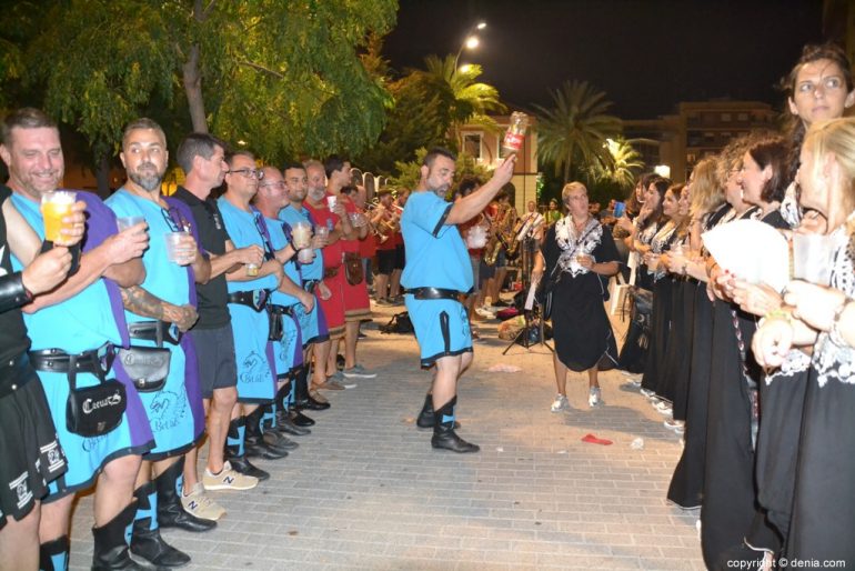 Cena de acampada Moros y Cristianos Dénia 2018 - Desfilando