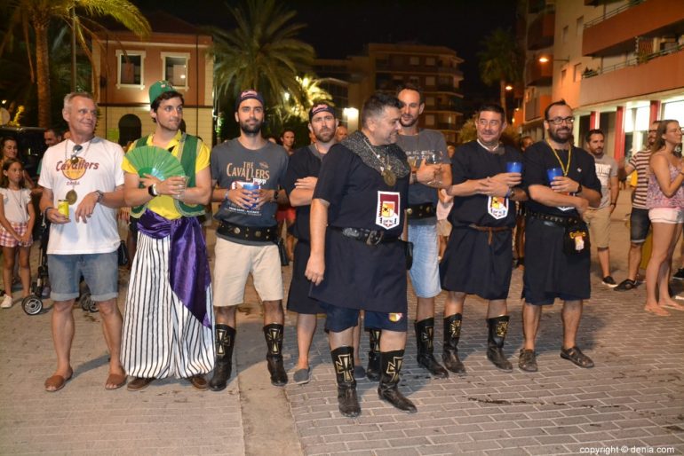 Cena de acampada Moros y Cristianos Dénia 2018 - Desfilando